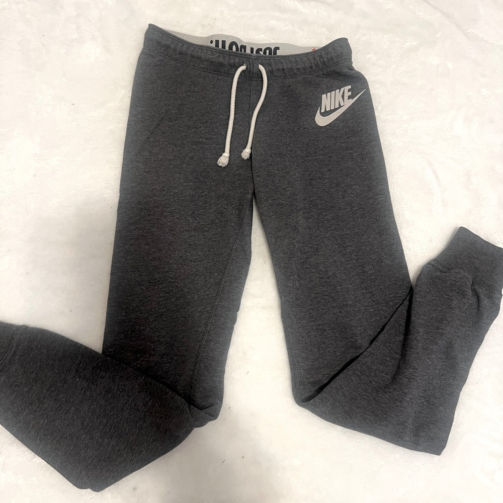 Nike gray jogger, sweatpants